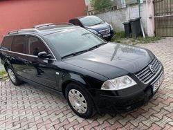 Negru Utilizat 2004 VW Passat Break | 2.300 EUR