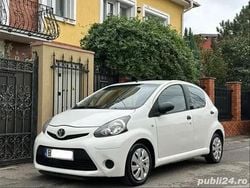 Alb Utilizat 2014 Toyota Aygo Hatchback | 2.300 EUR