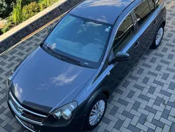 Culoaregri Utilizat 2012 Opel Astra Hatchback | 3.900 EUR (Preț bun)