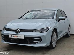 Albastru mediu metalic Nouă 2025 VW Golf VIII Life Hatchback | 32.300 EUR (Puțin scump)