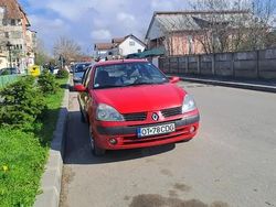 Rosu Utilizat 2005 Renault Clio Symbol Berlinǎ | 1.600 EUR