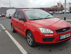 Rosu Utilizat 2005 Ford Focus Hatchback | 2.400 EUR (Puțin scump)