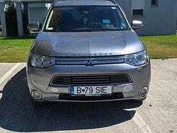 Culoareargint Utilizat 2014 Mitsubishi Outlander P-HEV Top SUV | 8.549 EUR (Preț OK)
