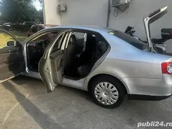 Argintiu Utilizat 2008 VW Jetta Berlinǎ | 2.600 EUR (Preț bun)