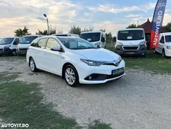 Alb Utilizat 2017 Toyota Auris Hybrid Terra Hatchback | 10.900 EUR (Preț OK)