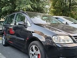 Negru Utilizat 2004 VW Touran Monovolum | 2.000 EUR (Preț OK)