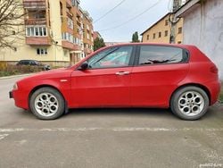 Rosu Utilizat 2005 Alfa Romeo 147 Hatchback | 1.000 EUR