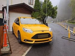 Culoaregalbeuriu Utilizat 2012 Ford Focus ST Hatchback | 10.400 EUR (Preț bun)