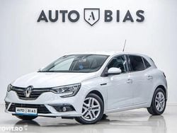 Culoarealb Utilizat 2017 Renault Mégane IV Intens Hatchback | 12.450 EUR (Puțin scump)