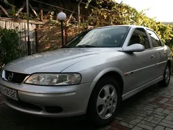 Argintiu Utilizat 2001 Opel Vectra Berlinǎ | 1.600 EUR