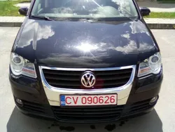 Negru Utilizat 2009 VW Touran Monovolum | 4.500 EUR (Preț OK)