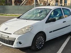 Utilizat 2011 Renault Clio II Hatchback | 3.200 EUR (Scump)