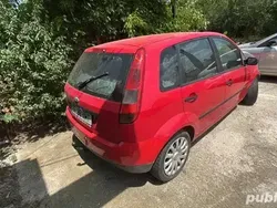 Rosu Utilizat 2003 Ford Fiesta Hatchback | 2.000 EUR (Scump)