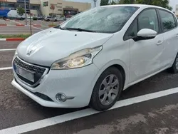 Utilizat 2014 Peugeot 208 Hatchback | 4.950 EUR (Scump)