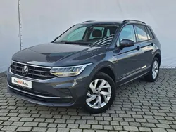 Gri mediu normal Utilizat 2022 VW Tiguan Life SUV | 29.900 EUR (Preț OK)
