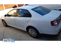 Alb Utilizat 2010 VW Jetta Berlinǎ | 6.500 EUR (Puțin scump)