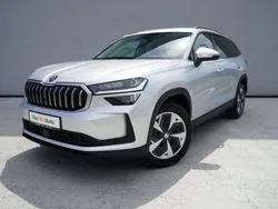 Gri deschis metalic perleffect Utilizat 2024 Skoda Kodiaq Selection SUV | 44.950 EUR (Puțin scump)