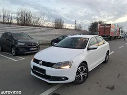 Alb Utilizat 2012 VW Jetta Berlinǎ | 4.990 EUR (Preț bun)