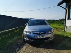 Utilizat 2011 Opel Astra Hatchback | 3.800 EUR (Preț bun)