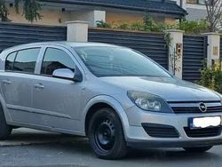 Gri Utilizat 2007 Opel Astra Hatchback | 1.750 EUR (Preț bun)