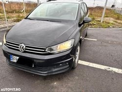 Culoarenegru Utilizat 2019 VW Touran Comfortline Monovolum | 13.500 EUR (Preț bun)