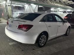 Alb Utilizat 2010 Chevrolet Cruze Berlinǎ | 4.000 EUR (Scump)