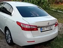 Utilizat 2013 Renault Latitude Berlinǎ | 5.000 EUR