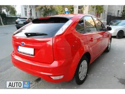 Rosu Utilizat 2009 Ford Focus Hatchback | 3.990 EUR (Puțin scump)