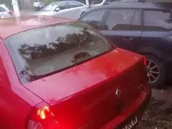Rosu Utilizat 2005 Renault Clio II Berlinǎ | 4.000 EUR