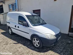 Culoarealb Utilizat 2007 Opel Combo Monovolum | 1.500 EUR