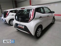 Alb Utilizat 2017 Toyota Aygo Hatchback | 6.366 EUR (Super Preț)