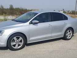 Argintiu Utilizat 2011 VW Jetta Highline Berlinǎ | 7.790 EUR (Scump)