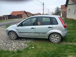 Utilizat 2004 Ford Fiesta Hatchback | 450 EUR (Preț bun)