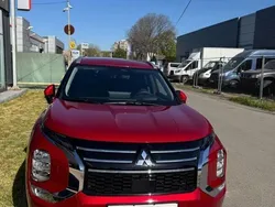 Rosu Nouă 2025 Mitsubishi Outlander P-HEV SUV | 49.348 EUR