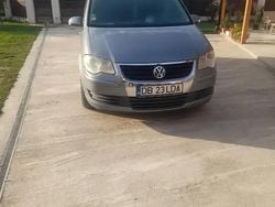 Gri Utilizat 2007 VW Touran Monovolum | 4.000 EUR (Preț OK)