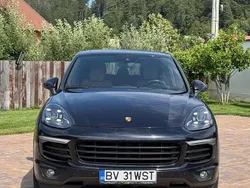 Culoarenegru Utilizat 2016 Porsche Cayenne SUV | 30.800 EUR (Preț bun)