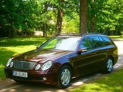 Roşu Utilizat 2006 Mercedes E220 Break | 4.500 EUR