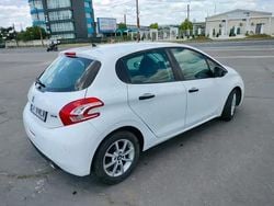 Utilizat 2015 Peugeot 208 Hatchback | 3.800 EUR (Preț bun)