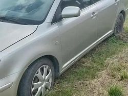 Utilizat 2004 Toyota Avensis Berlinǎ | 1.000 EUR