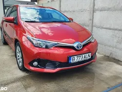 Rosu Utilizat 2016 Toyota Auris Hybrid Hatchback | 11.200 EUR (Preț OK)