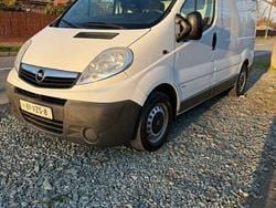 Alb Utilizat 2009 Opel Vivaro Monovolum | 3.800 EUR (Super Preț)