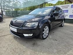 Negru Utilizat 2016 Skoda Octavia Ambition Break | 7.990 EUR (Preț bun)