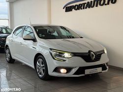 Culoarealb Utilizat 2017 Renault Mégane IV Zen Hatchback | 8.250 EUR (Puțin scump)