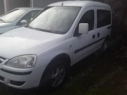 Utilizat 2004 Opel Combo Monovolum | 850 EUR