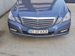 Albastru Utilizat 2011 Mercedes E200 Elegance Berlinǎ | 5.999 EUR