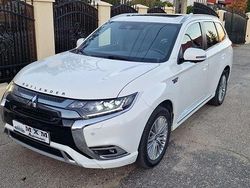 Culoarealb Utilizat 2018 Mitsubishi Outlander P-HEV Top SUV | 19.750 EUR (Puțin scump)
