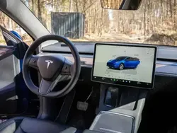 Albastru Utilizat 2024 Tesla Model Y Long Range SUV | 45.000 EUR