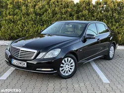 Culoarenegru Utilizat 2011 Mercedes E250 Elegance Berlinǎ | 9.750 EUR