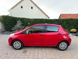 Rosu Utilizat 2012 Toyota Yaris Berlinǎ | 3.900 EUR