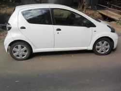 Alb Utilizat 2009 Toyota Aygo Hatchback | 2.600 EUR